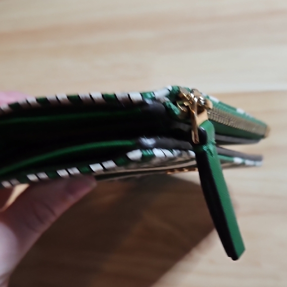 Tory Burch Green and White Wallet - Picture 12 of 14